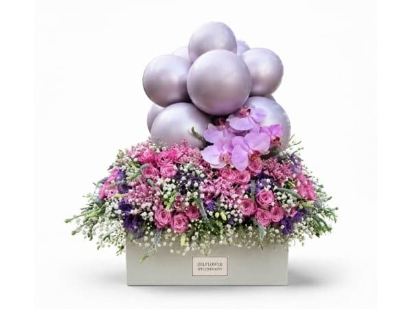 باکس گل و کیک ولنتاین برای زن — تصویر ۲