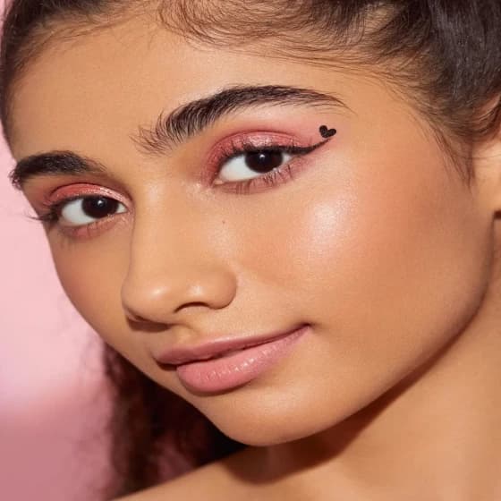 خط چشم ماژیکی ۲ در ۱ با استامپ قلبی شیگلم (Heart Eyes 2-In-1 Stamp Eyeliner Sheglam) — تصویر ۳