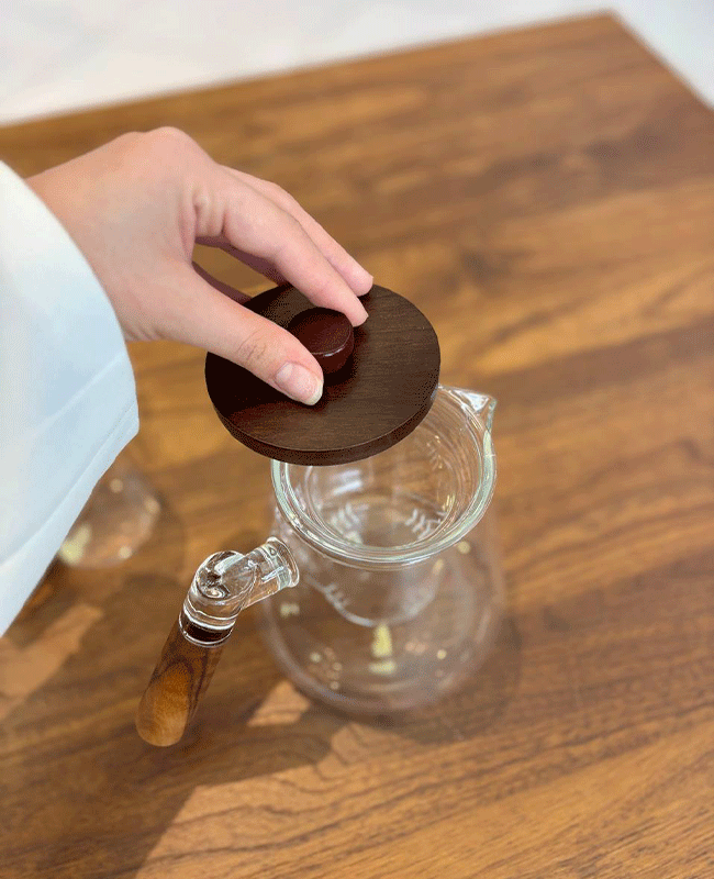 قوری و ماگ پیرکس دسته چوبی وارداتی — تصویر ۴