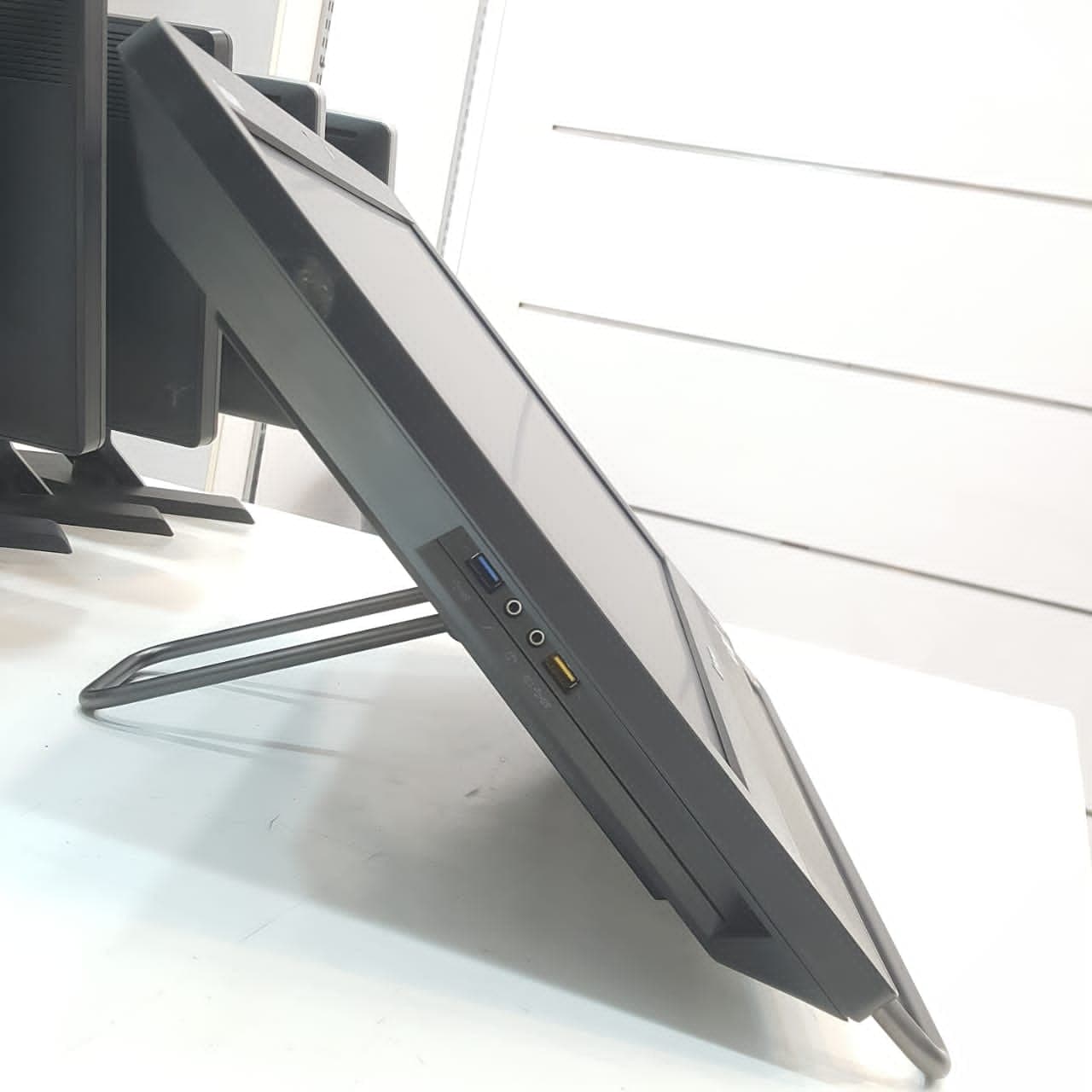 آل این وان استوک لنوو مدل Lenovo M93z با صفحه نمایش 23 اینچ تاچ، پردازنده i5 نسل 4، حافظه رم 8 گیگ، حافظه SSD 256 گیگ — تصویر ۲