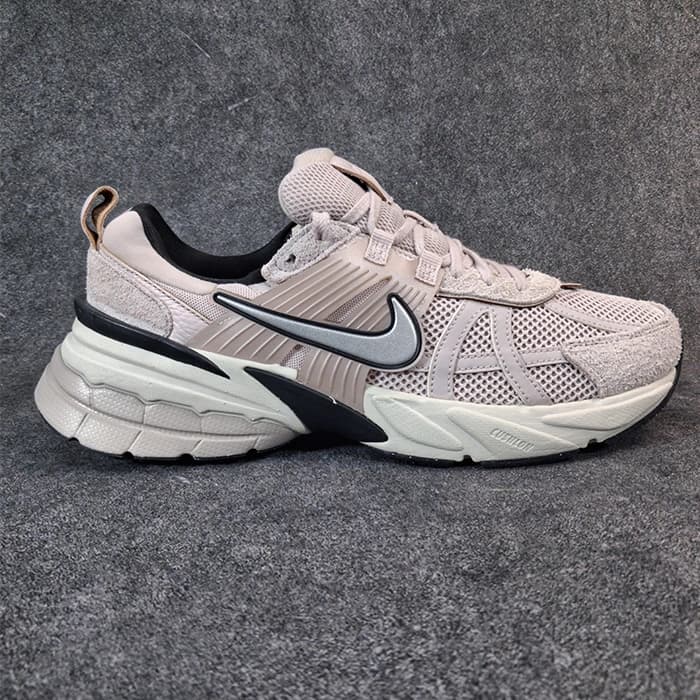 کتونی اورجینال نایک Nike V2K Run – کد FN6703-001 — تصویر ۳