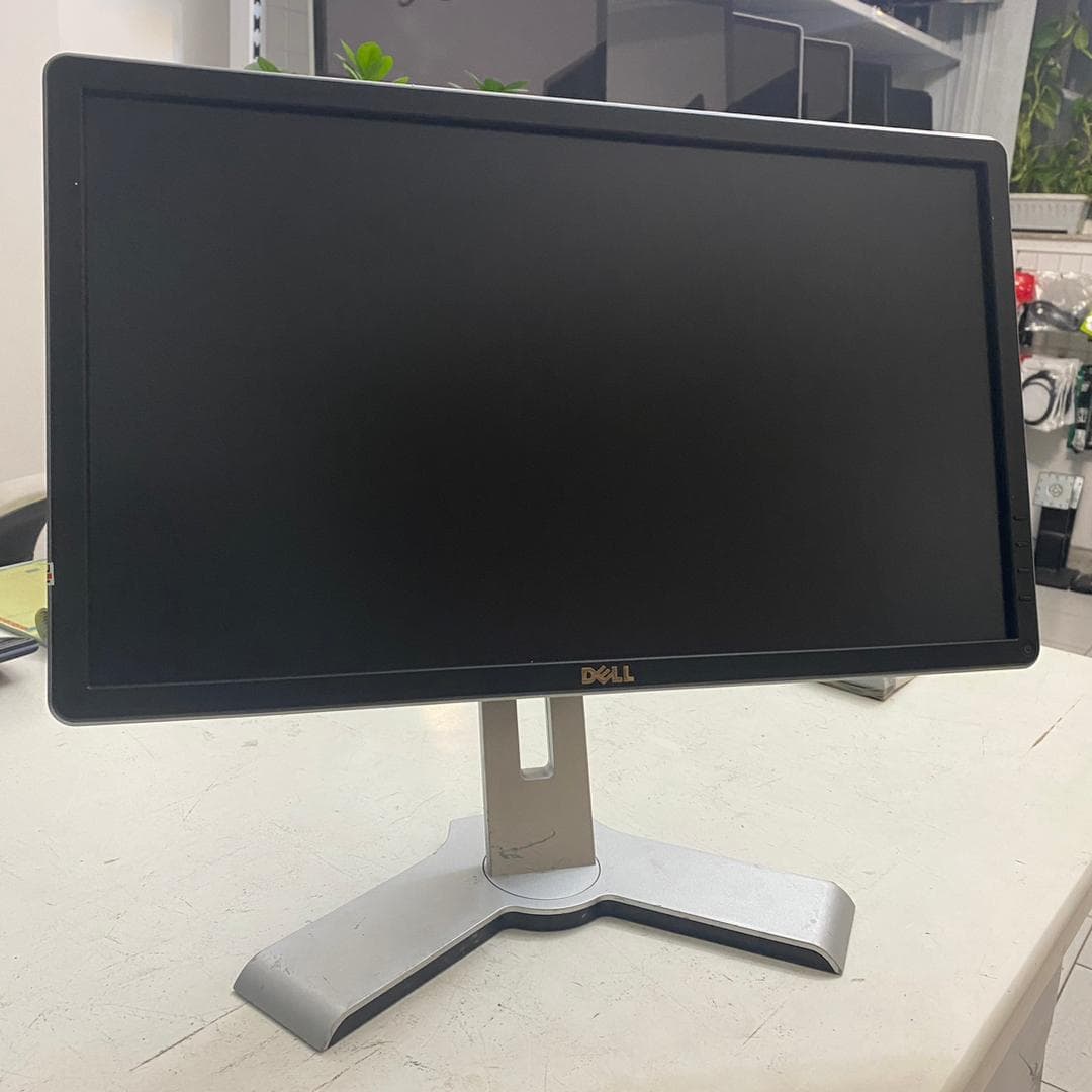 مانیتور استوک Dell P2016 دل 20 اینچ LED HD IPS 6ms — تصویر ۲