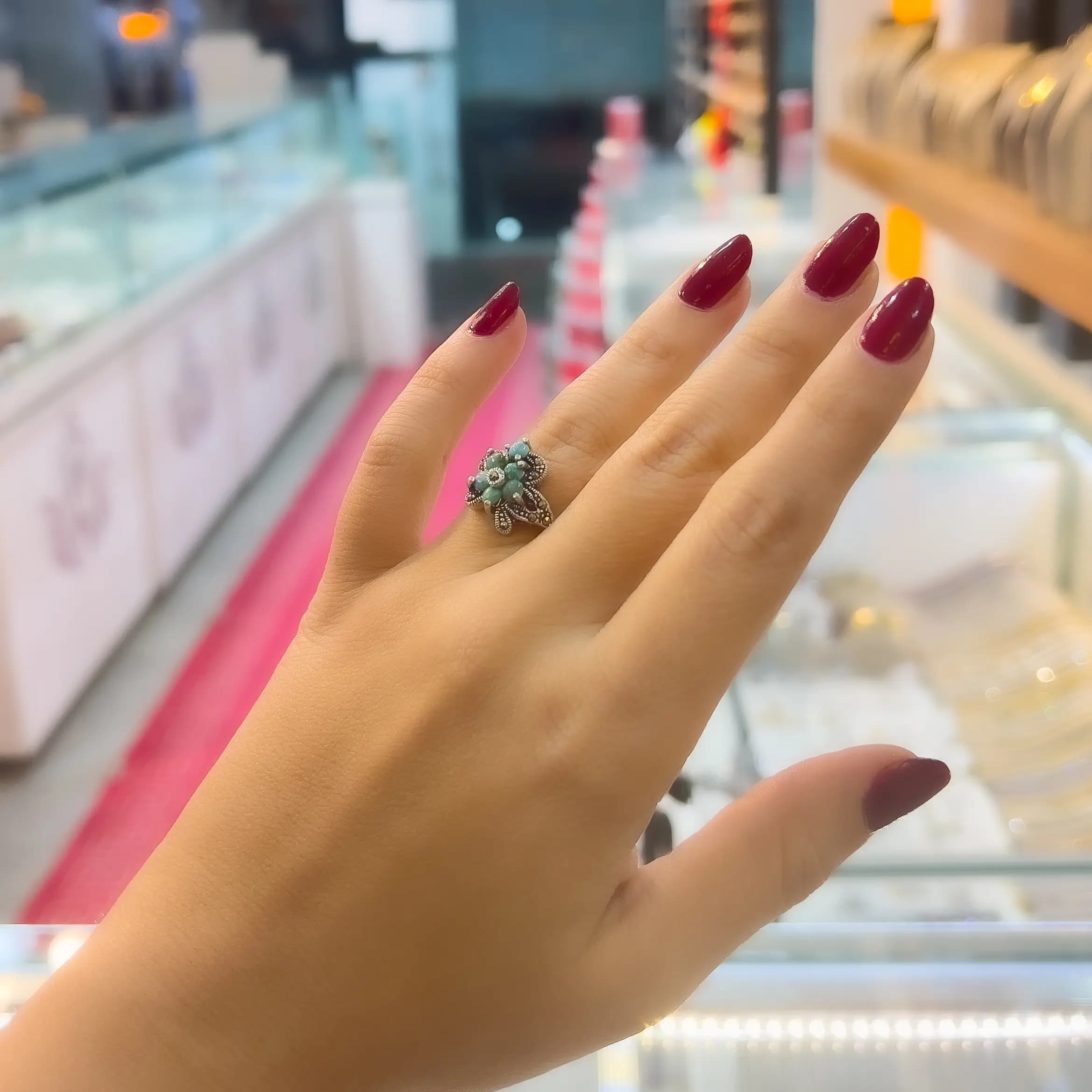 انگشتر زنانه فیروزه نیشابور طرح گل — تصویر ۲