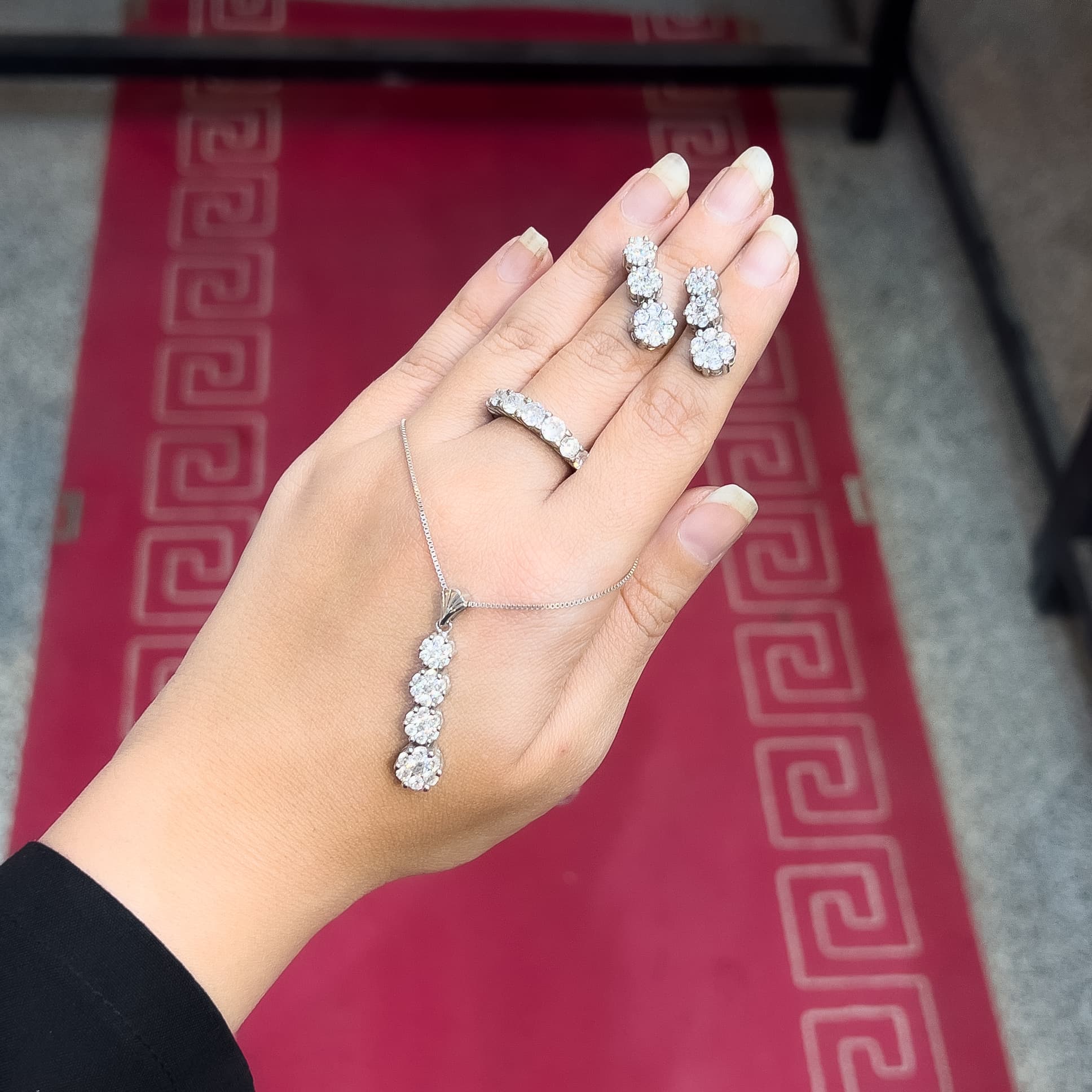 شکوه آبشاری: سرویس کامل نقره ایتالیایی طرح فلاور — تصویر ۳