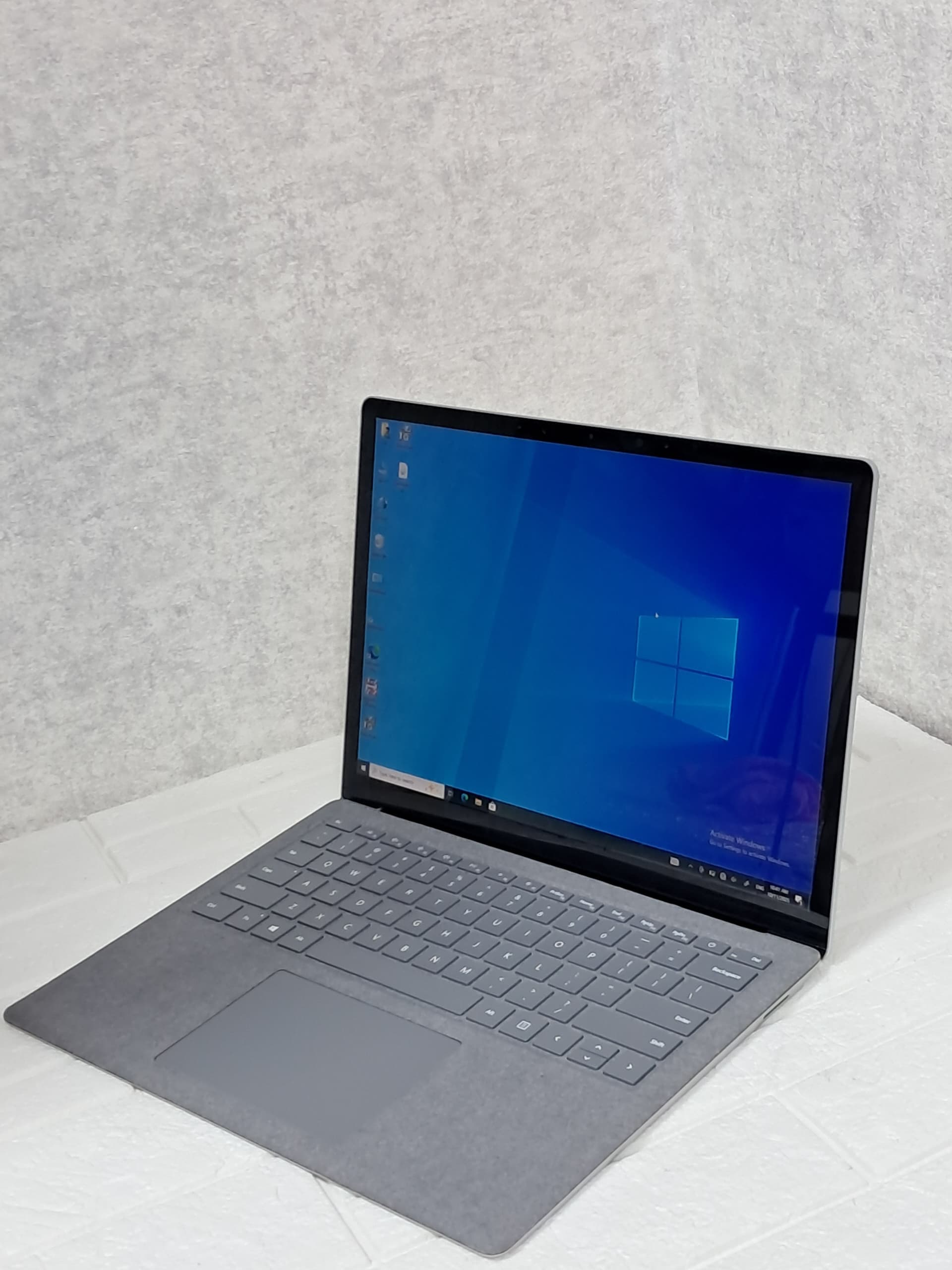 لپ‌تاپ استوک Surface Laptop 3 نقره‌ای | Core i7-1065G7 – 16GB / 256GB SSD – مخصوص تریدینگ، برنامه‌نویسی و طراحی سایت (Grade A++) — تصویر ۴