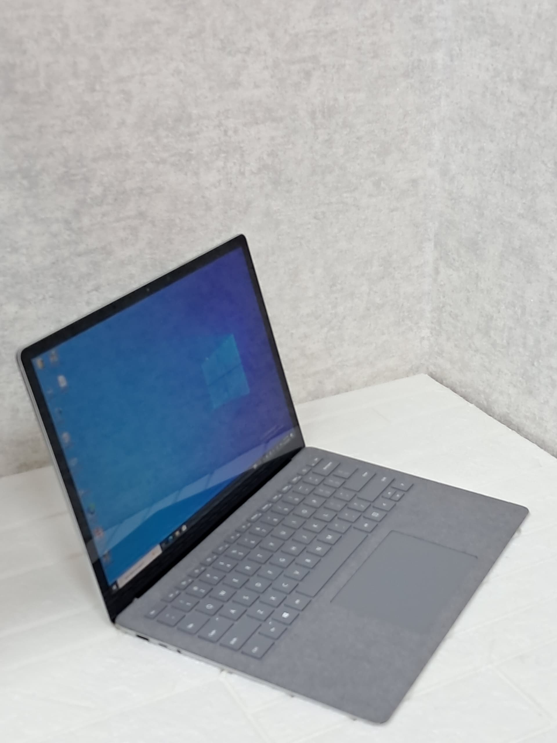 لپ‌تاپ استوک Surface Laptop 3 نقره‌ای | Core i7-1065G7 – 16GB / 256GB SSD – مخصوص تریدینگ، برنامه‌نویسی و طراحی سایت (Grade A++) — تصویر ۳