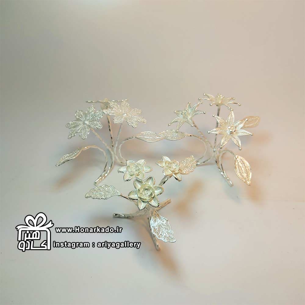 گل آب نقره کنار سینی — تصویر ۲