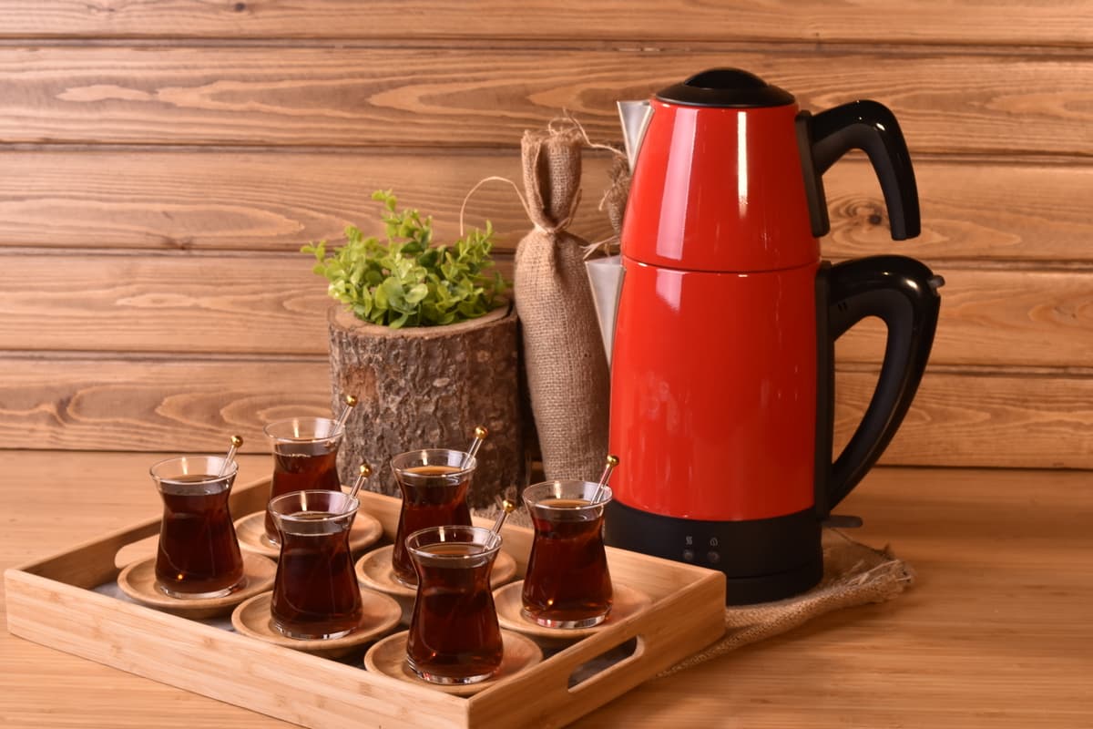 چای ساز اتوماتیک برقی استیل 1800 وات 1.8 + 0.7 لیتر قرمز تیاتیک بامبوم B3337 — تصویر ۳