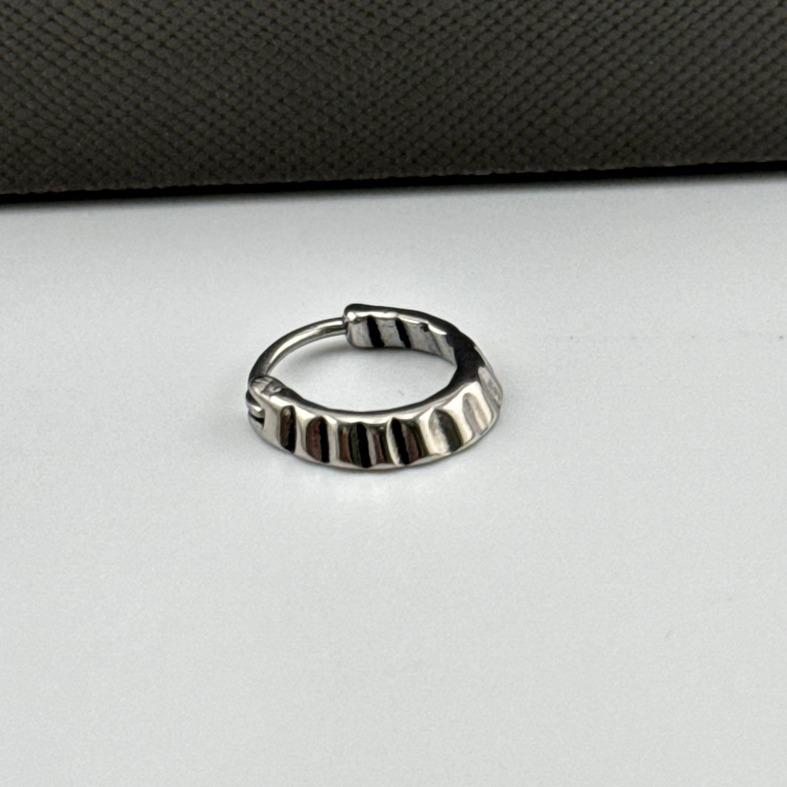 پیرسینگ حلقه ای گوش کد 2090 — تصویر ۳