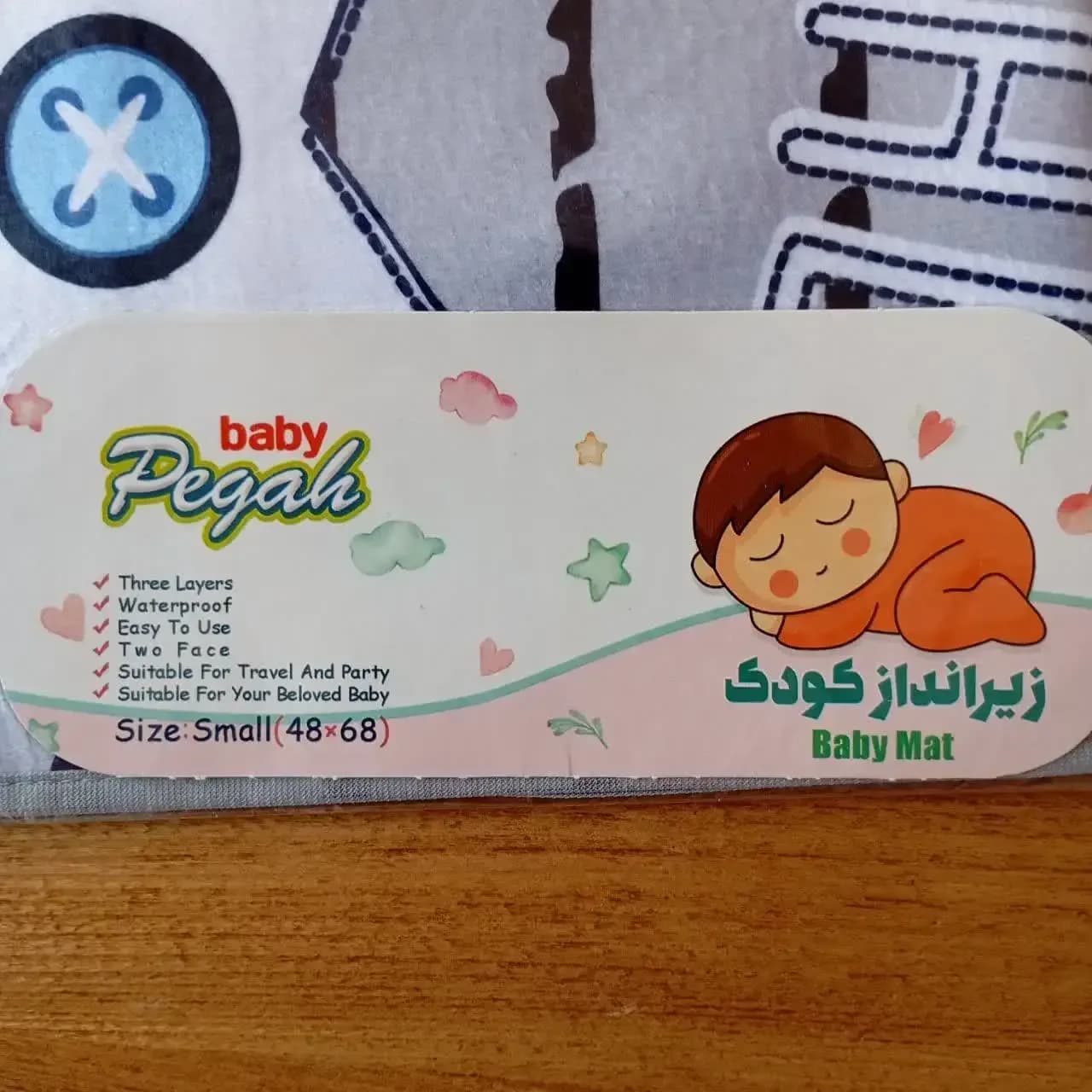 تشک تعویض نوزاد مخمل طرح خرس و کفش – رنگ طوسی و سرمه‌ ای — تصویر ۲