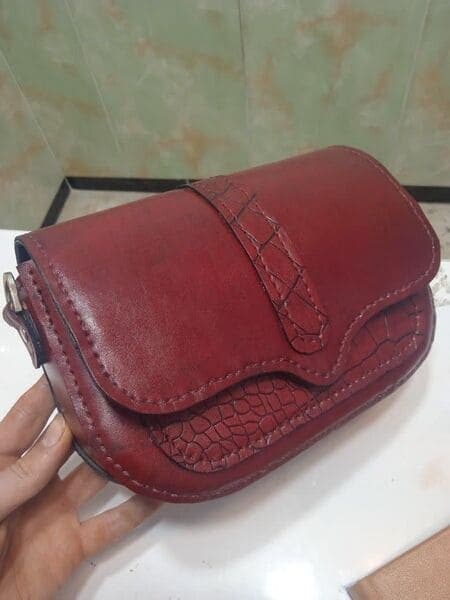 کیف زنانه چرم مدل اطلس زرشکی