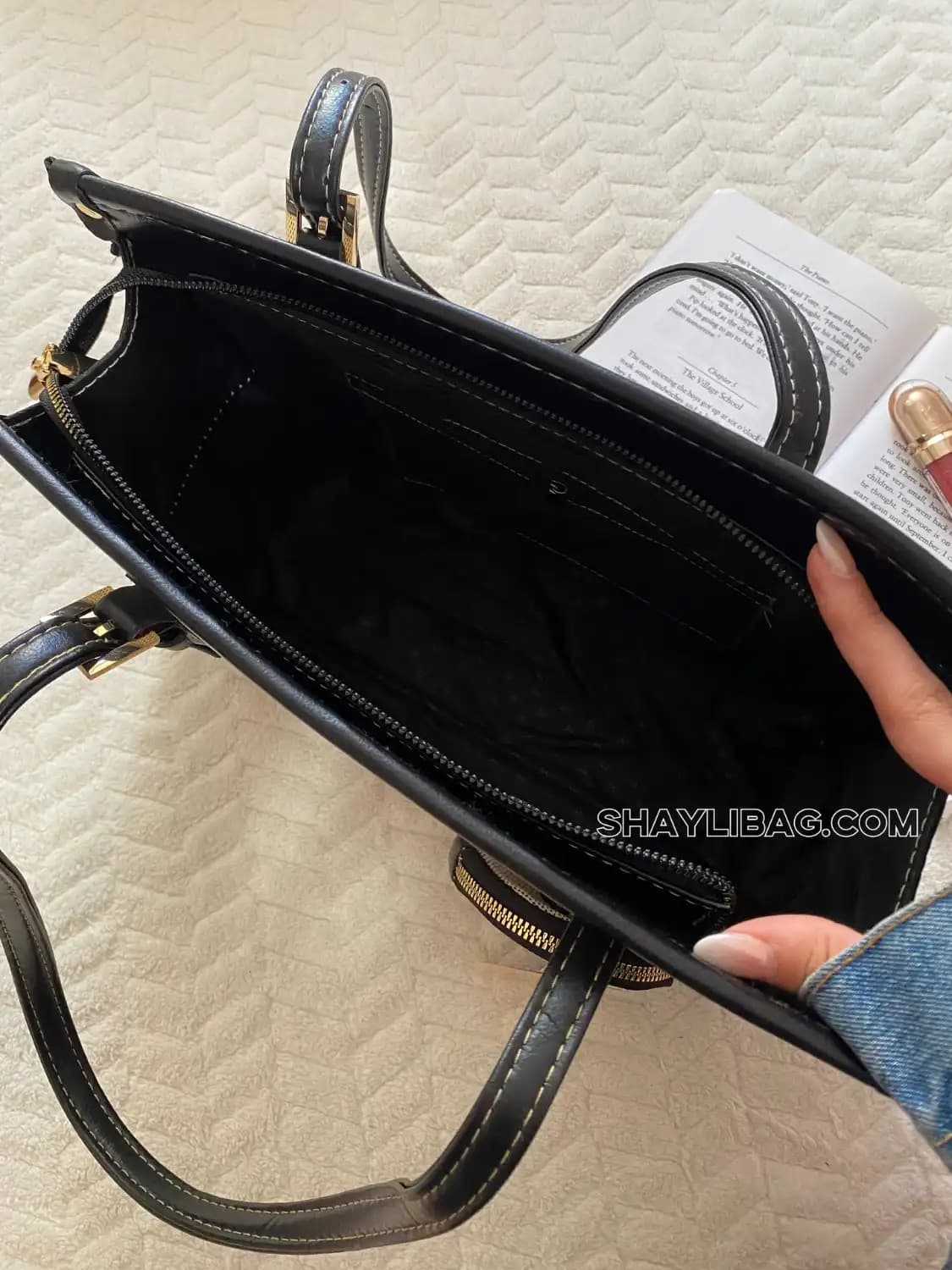 کیف بزرگ دوشی زنانه مدل تدی مشکی — تصویر ۴