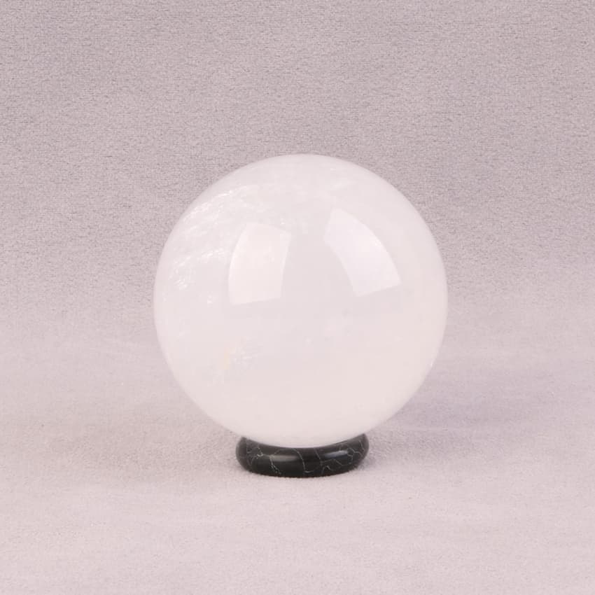 گوی سنگی در کوهی کد m166