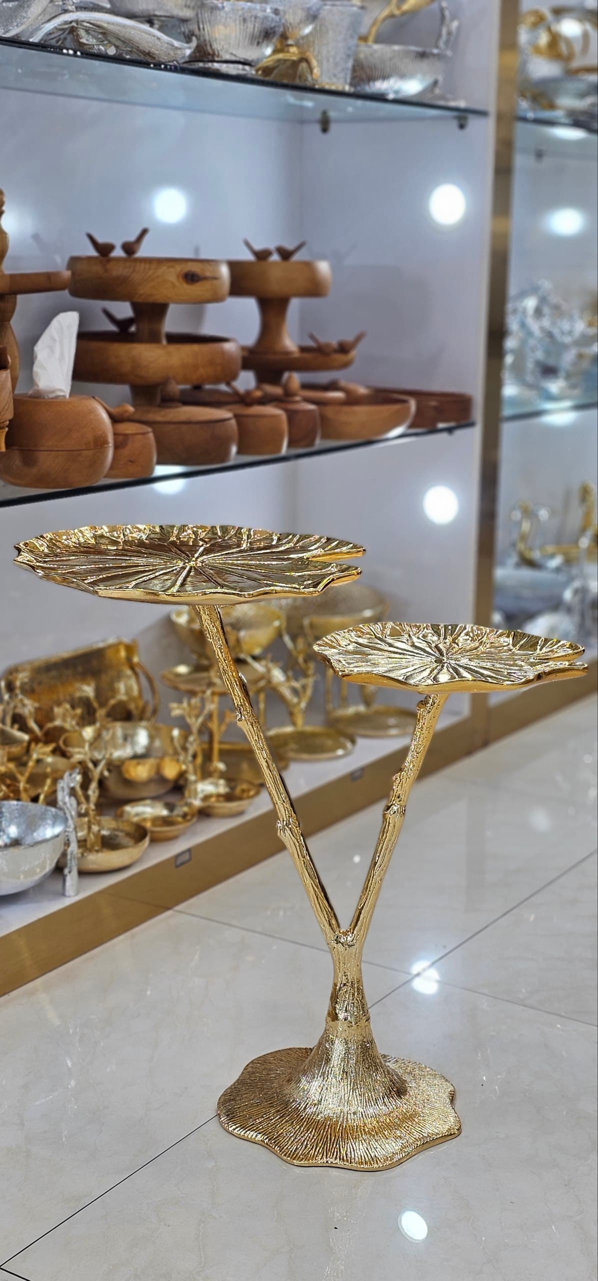 میز عسلی آلومینیومی طرح نیلوفر دوشاخه — تصویر ۳