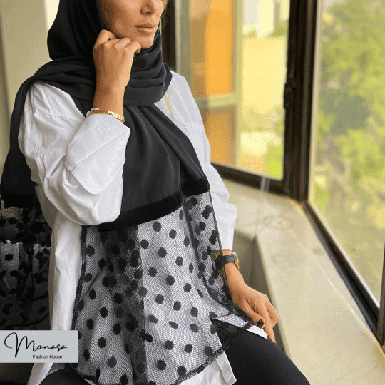 شال مزونی مشکی برند موناسا مدل 75 — تصویر ۳