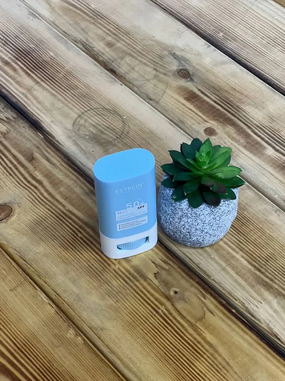 ضد آفتاب استیکی استلین مدل هیالورونیک اسید و سرامید SPF 50 — تصویر ۸