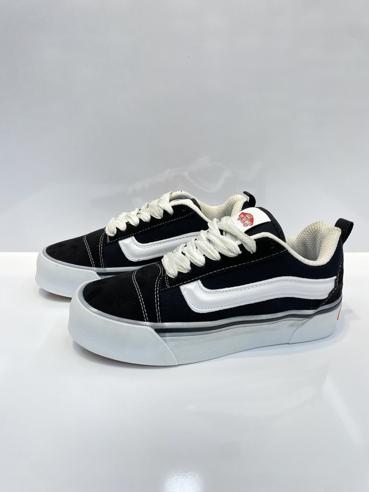 ونس اولد اسکول (Vans Old Skool) — تصویر ۲