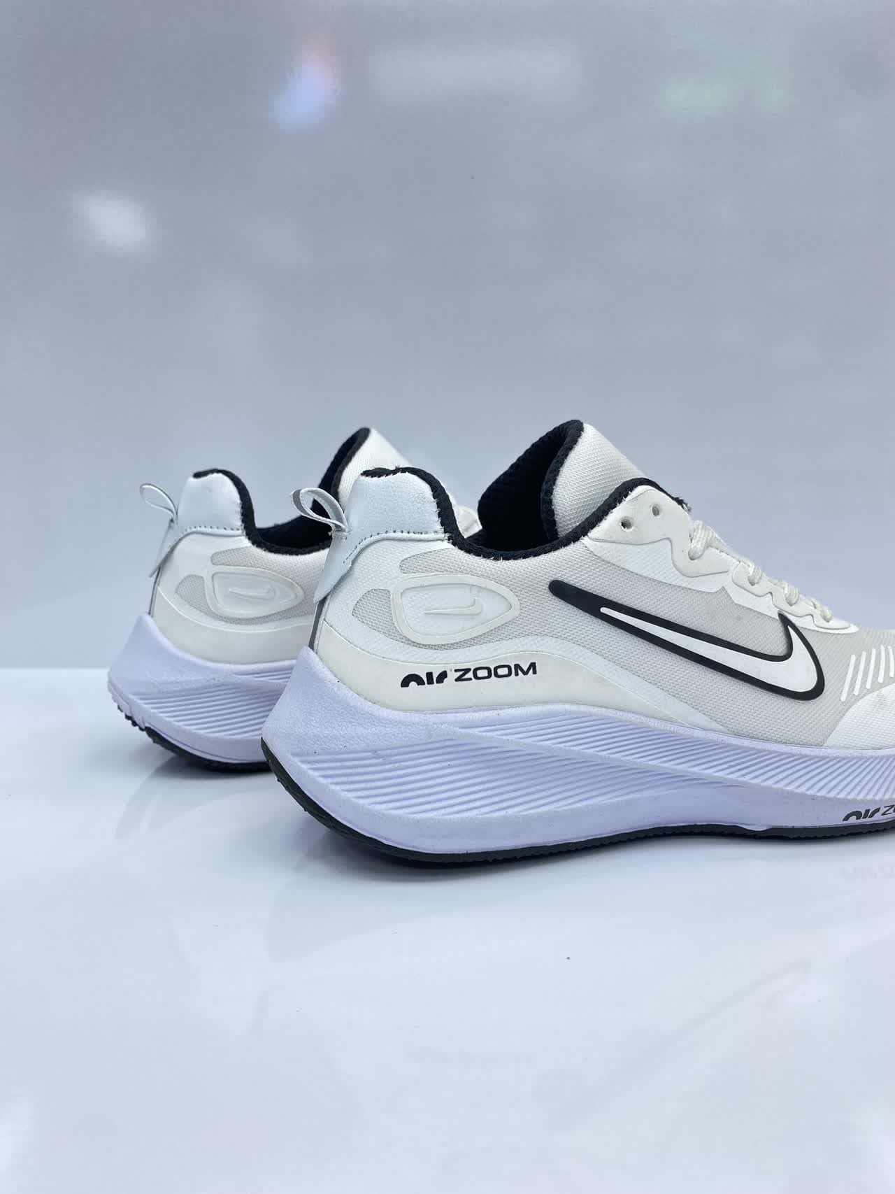 کتونی نایک زوم Air Zoom زنانه سفید — تصویر ۵