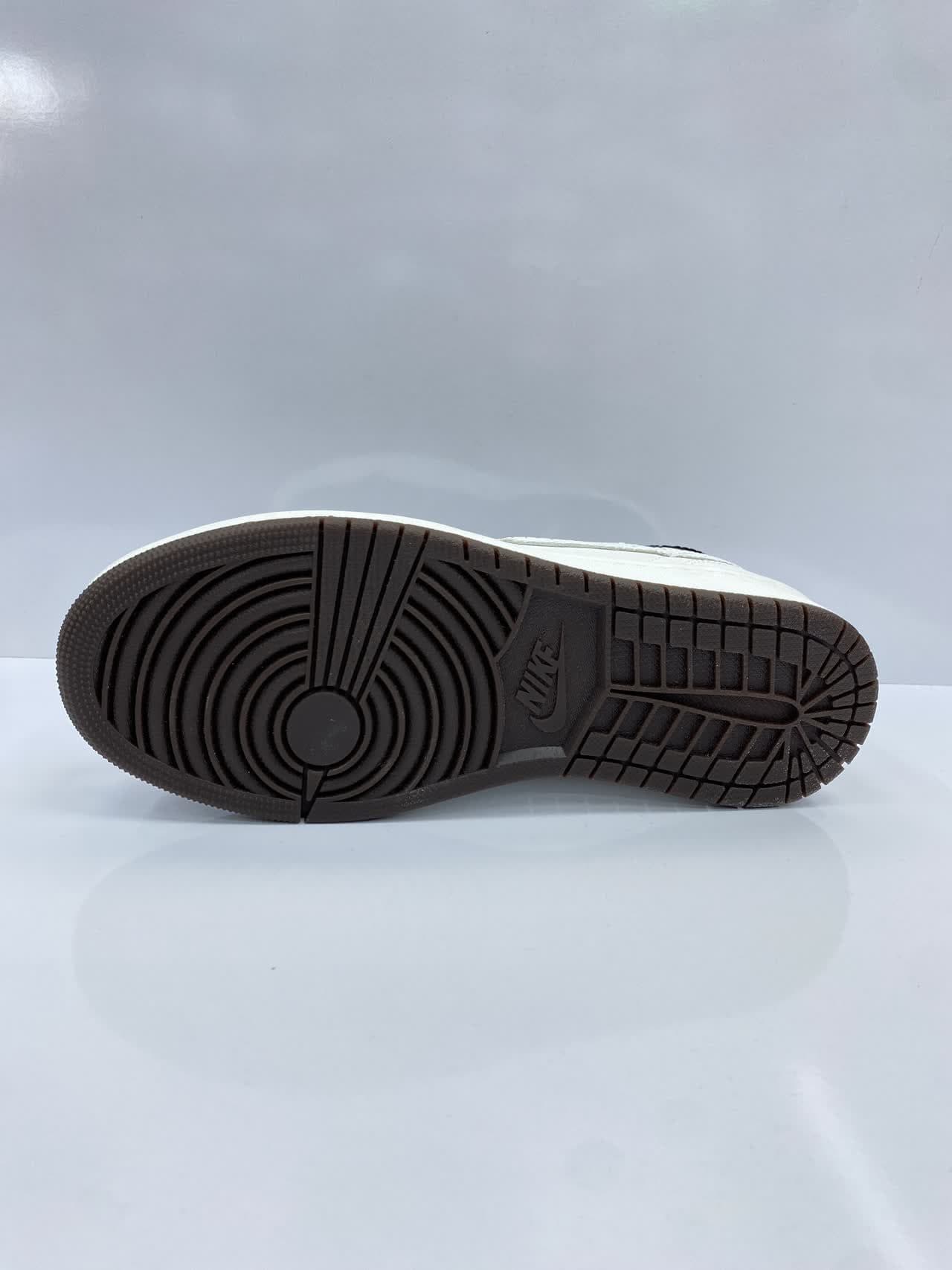 کتونی ایرجردن وان سفید مشکی (Nike air jordan 1 equality ) — تصویر ۴