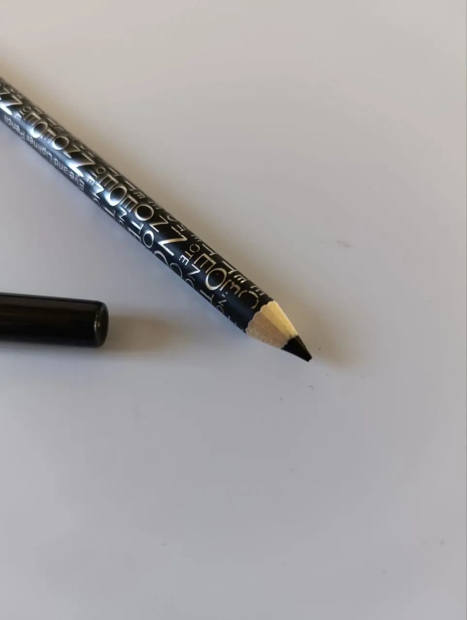 خط لب و چشم نوت — تصویر ۲