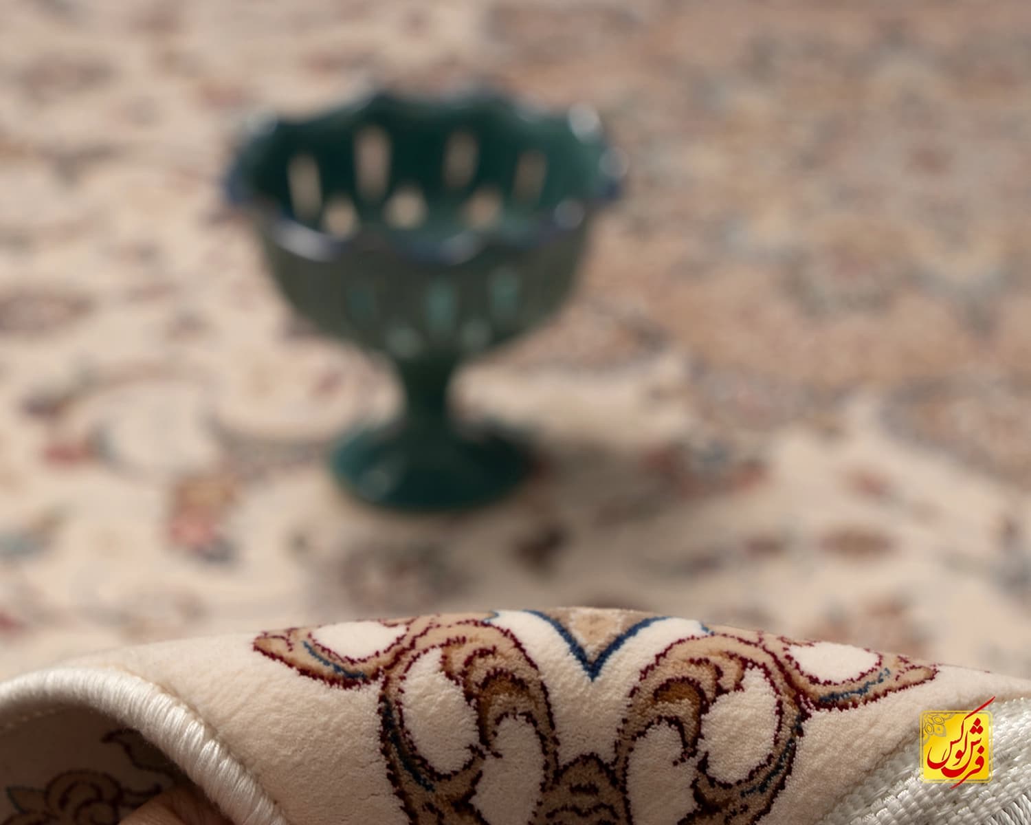 فرش کلاسیک 7521 کرم حاشیه بژ — تصویر ۵