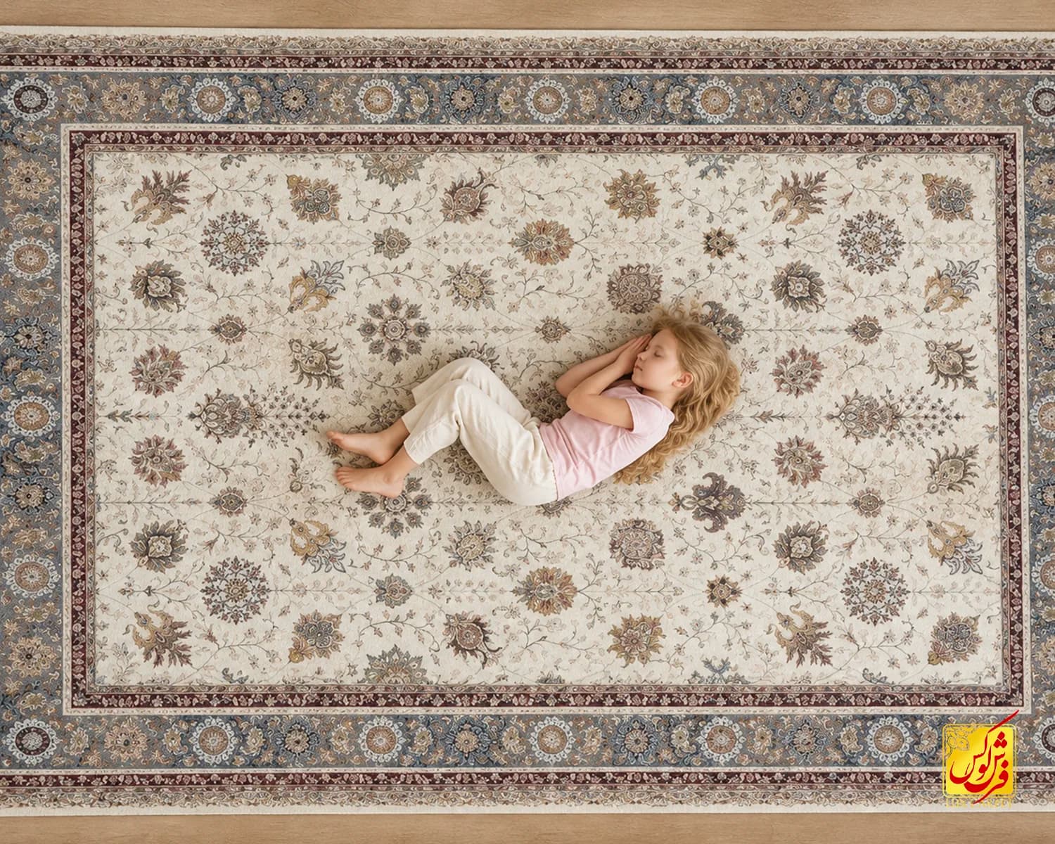 فرش کلاسیک 232 کرم حاشیه آبی