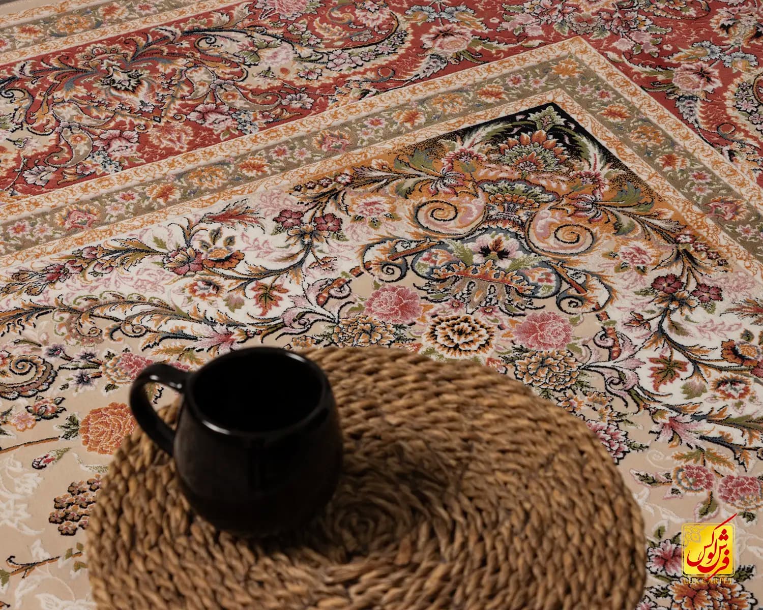 فرش کلاسیک سلطان کرم حاشیه گلبهی — تصویر ۴
