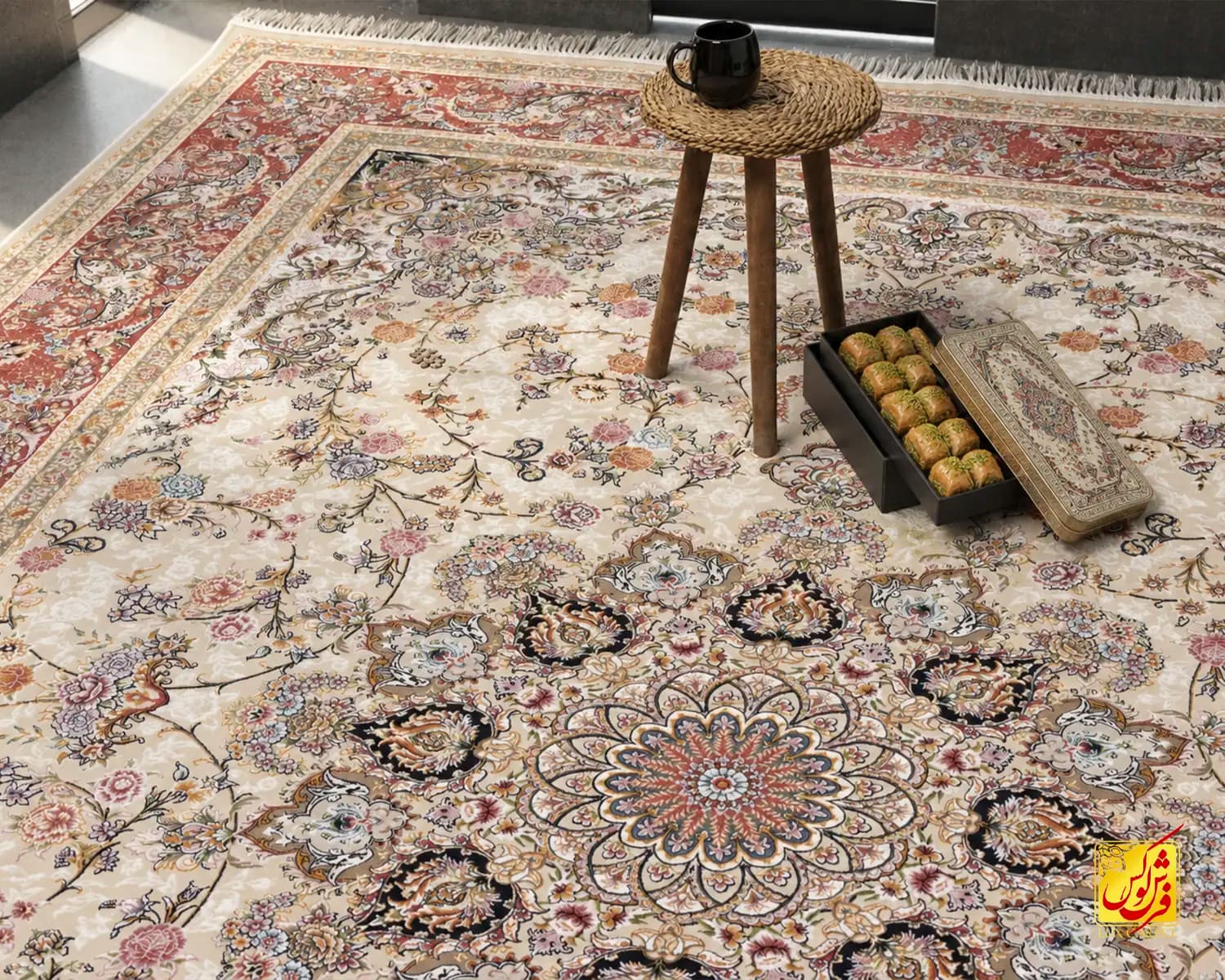 فرش کلاسیک سلطان کرم حاشیه گلبهی — تصویر ۳