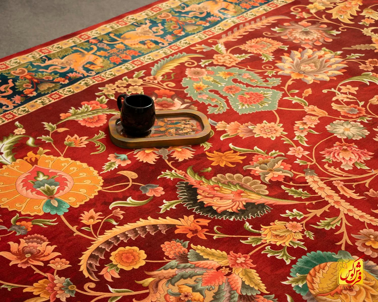 فرش ابریشم ماشینی باغ جاودان L1028 لاکی — تصویر ۳