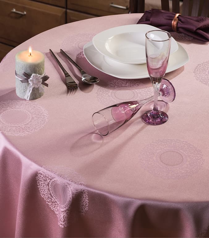 رومیزی ژاگارد 4نفره مربع 150*150 طرح رومانس