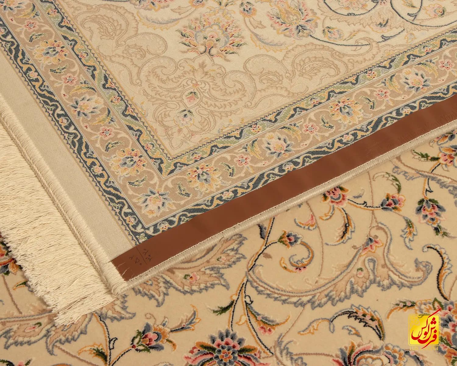 فرش کلاسیک کد 052_ رنگ 3020 خاکی — تصویر ۴