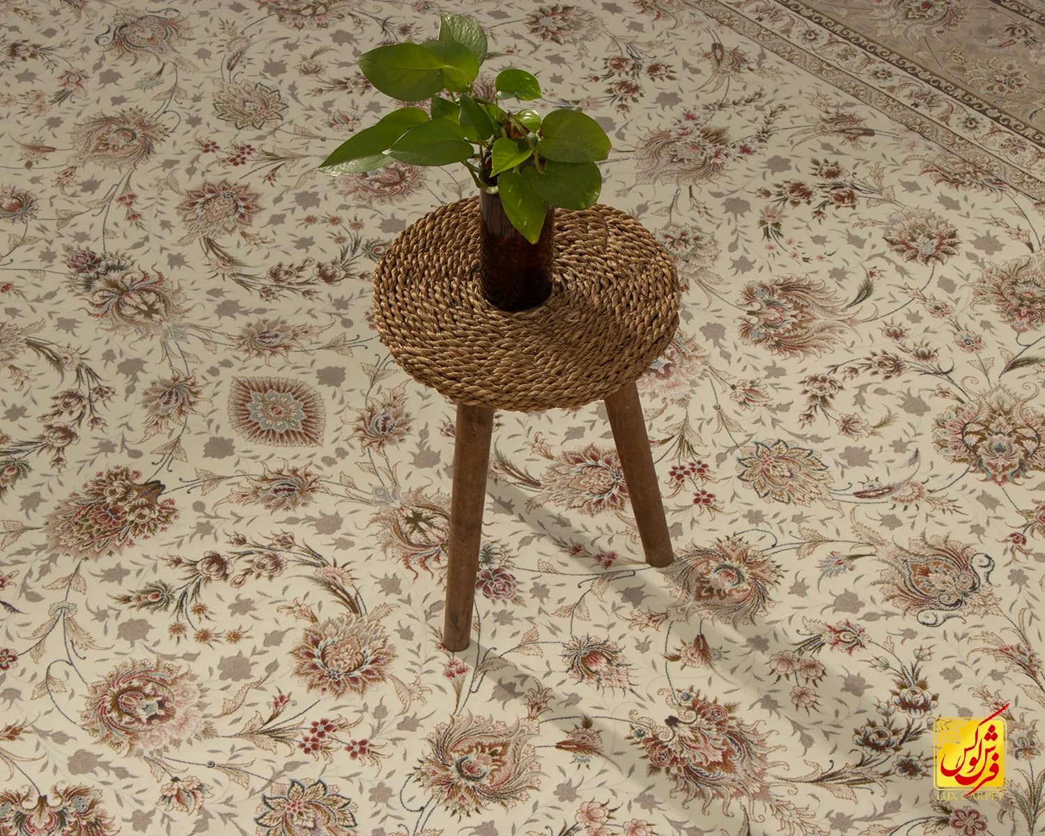 فرش کلاسیک سیران کرم حاشیه بژ — تصویر ۸