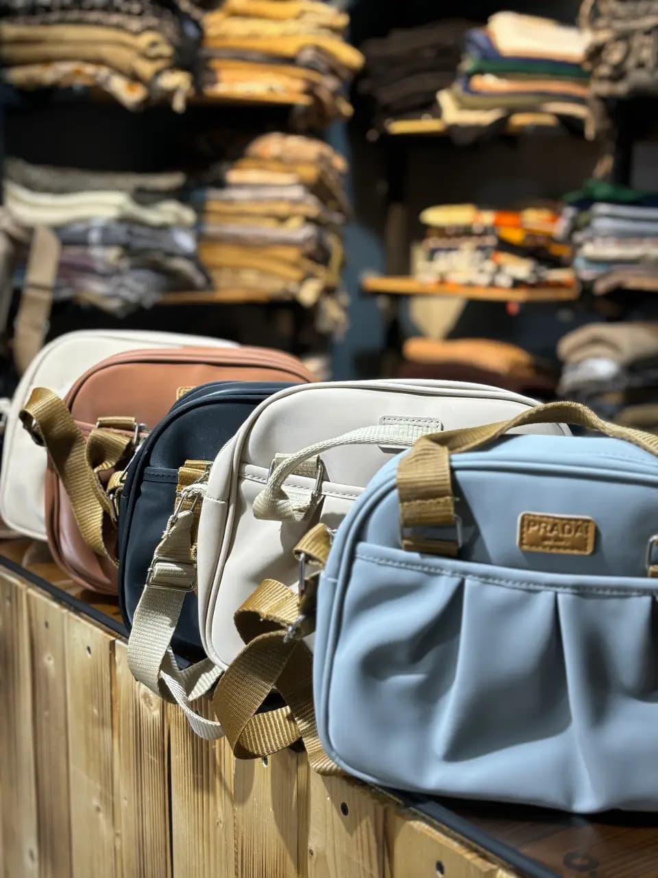 کیف دوشی prada — تصویر ۴