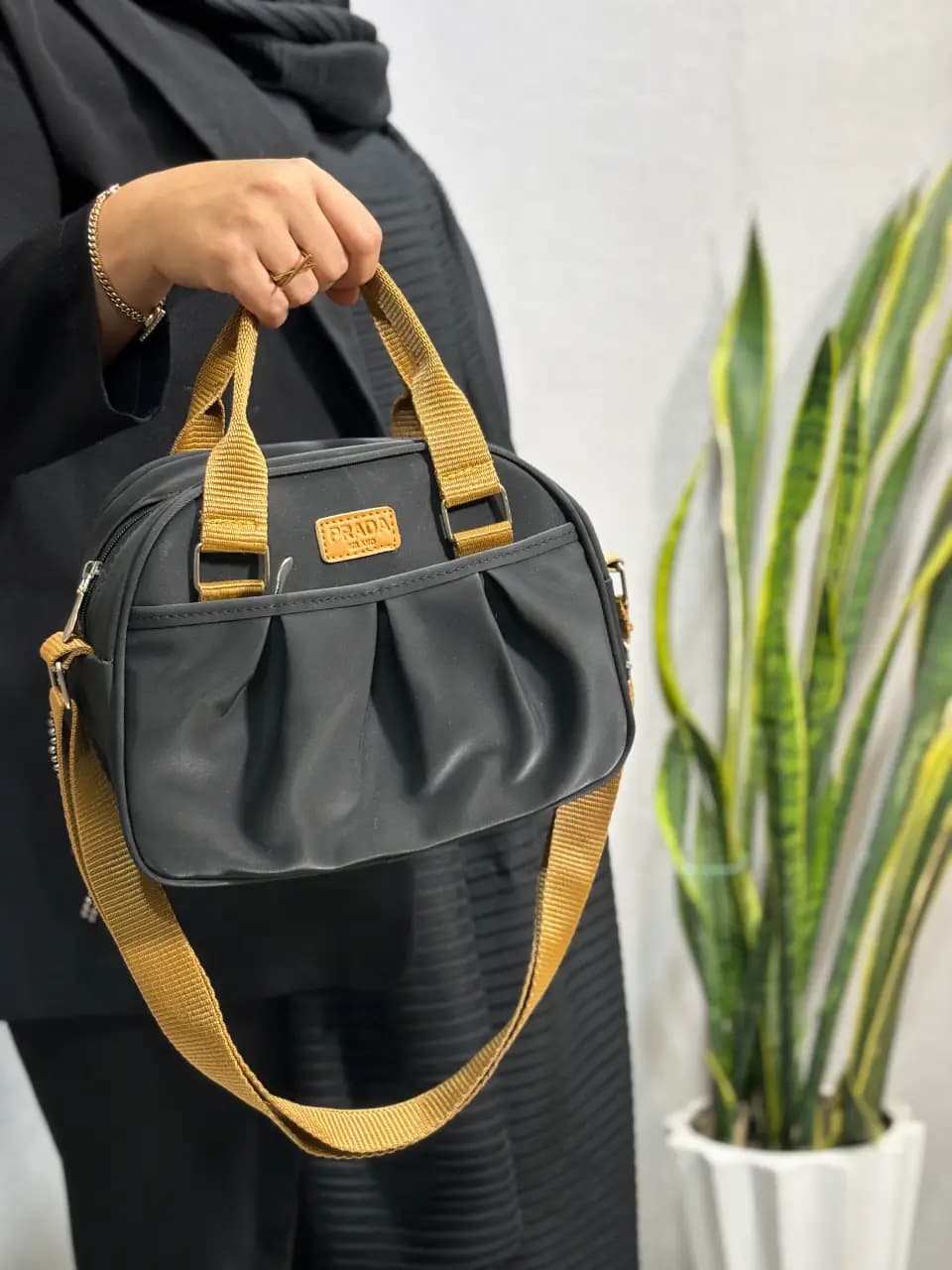 کیف دوشی prada — تصویر ۸