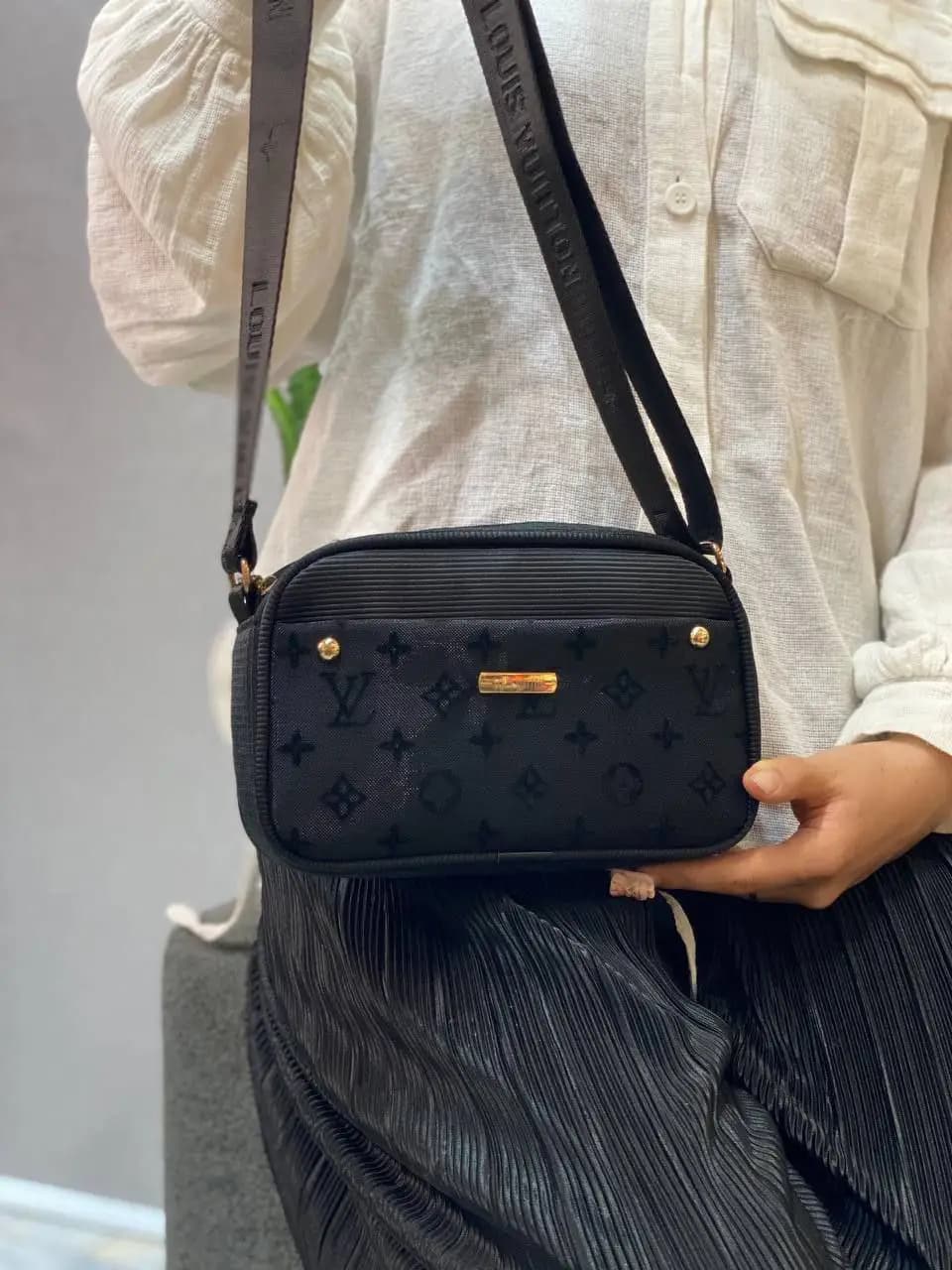 کیف پاسپورتی طرح Louis Vuitton — تصویر ۲