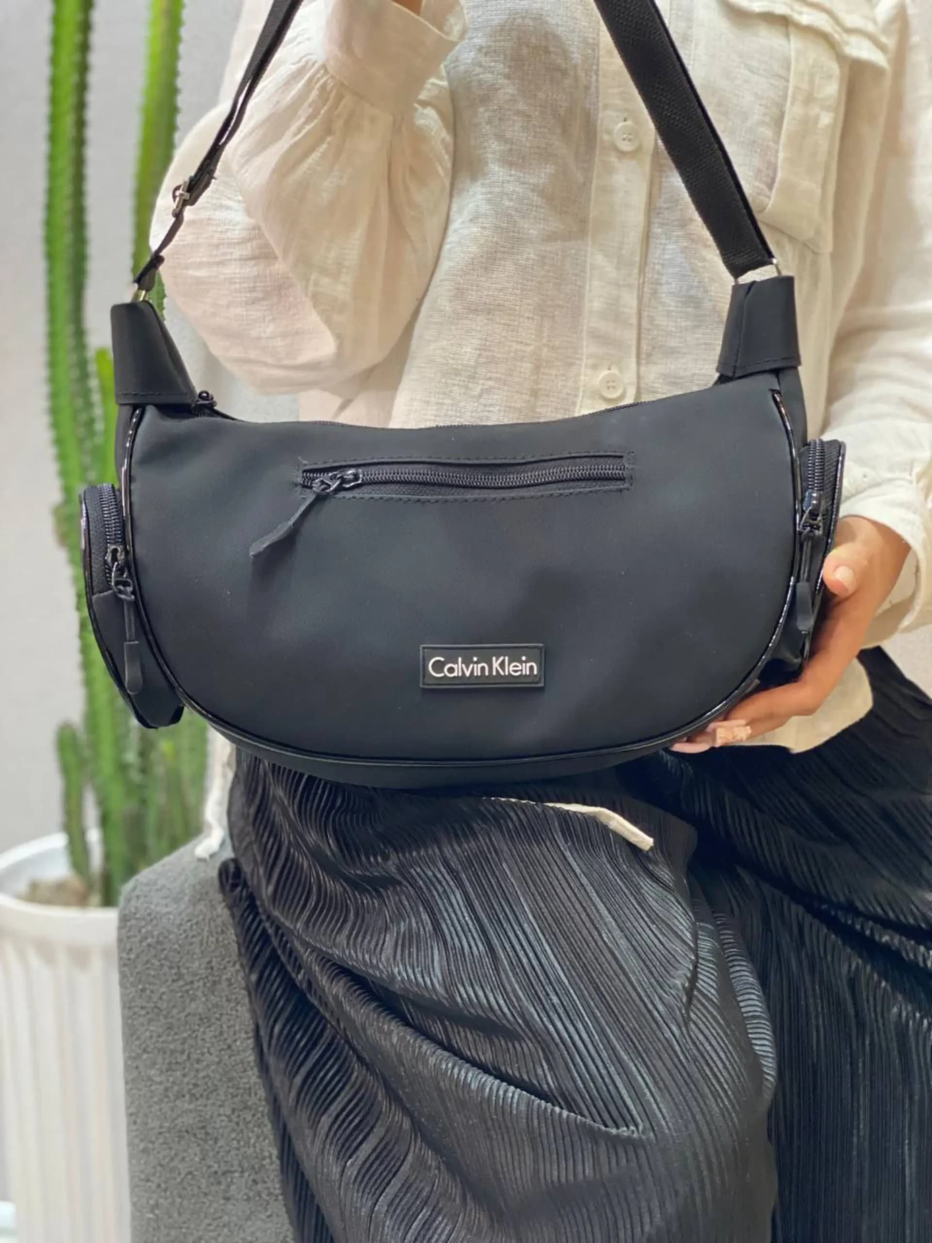 کیف کشکولی مدل Calvin Klein