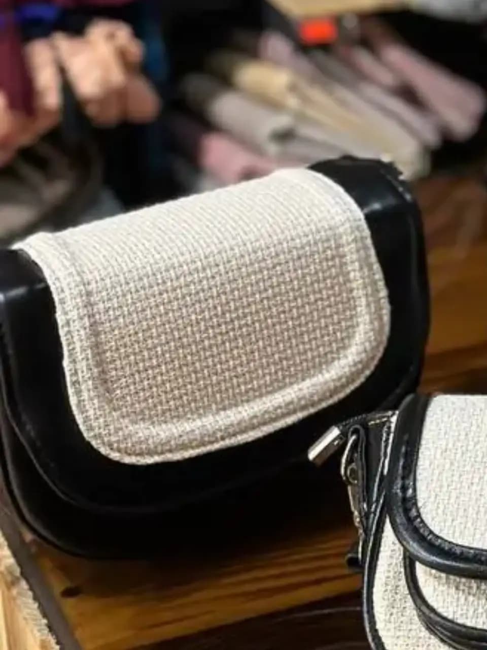 کیف کنفی چرم مشکی — تصویر ۳