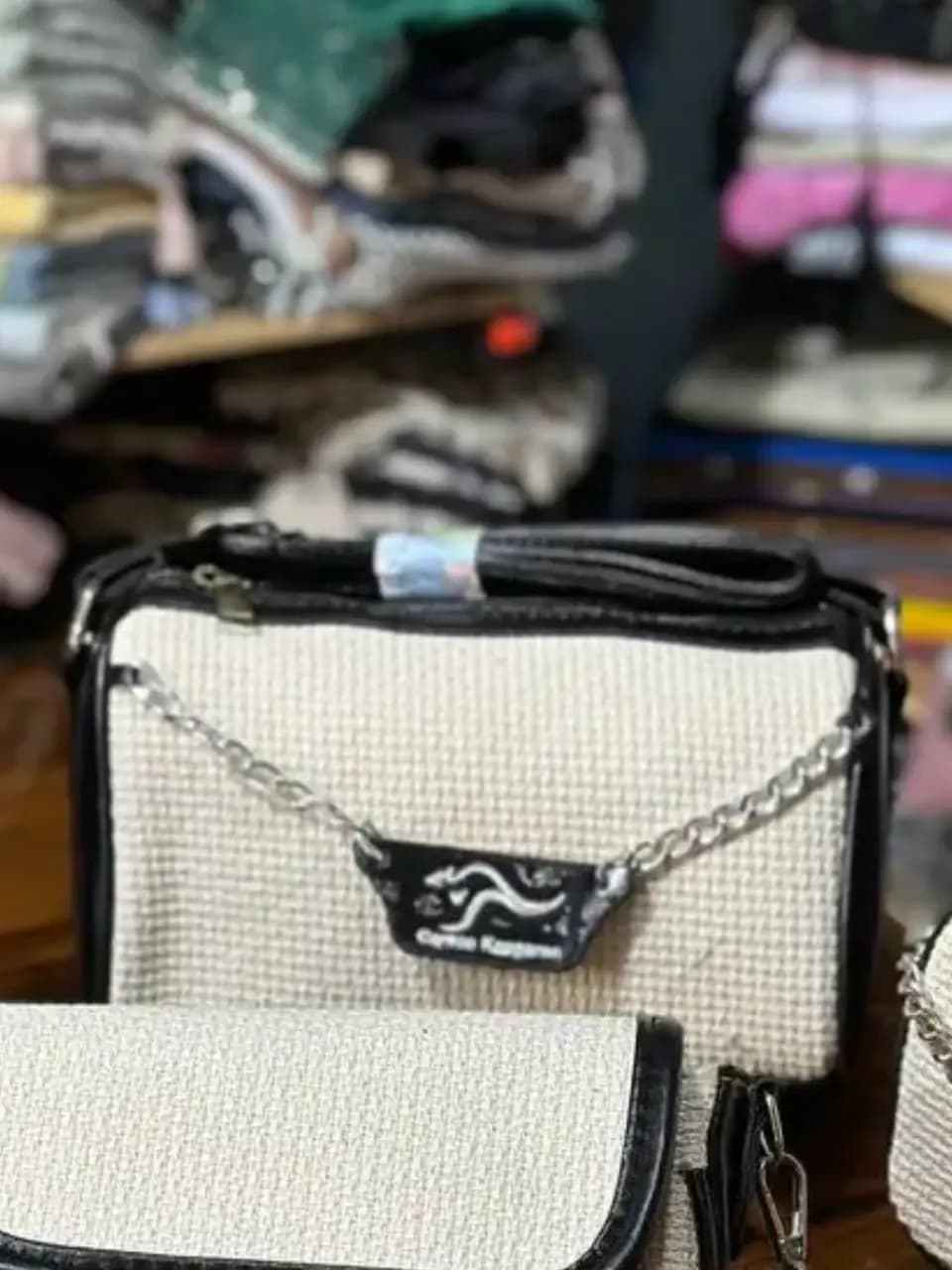 کیف کنفی چرم مشکی — تصویر ۴