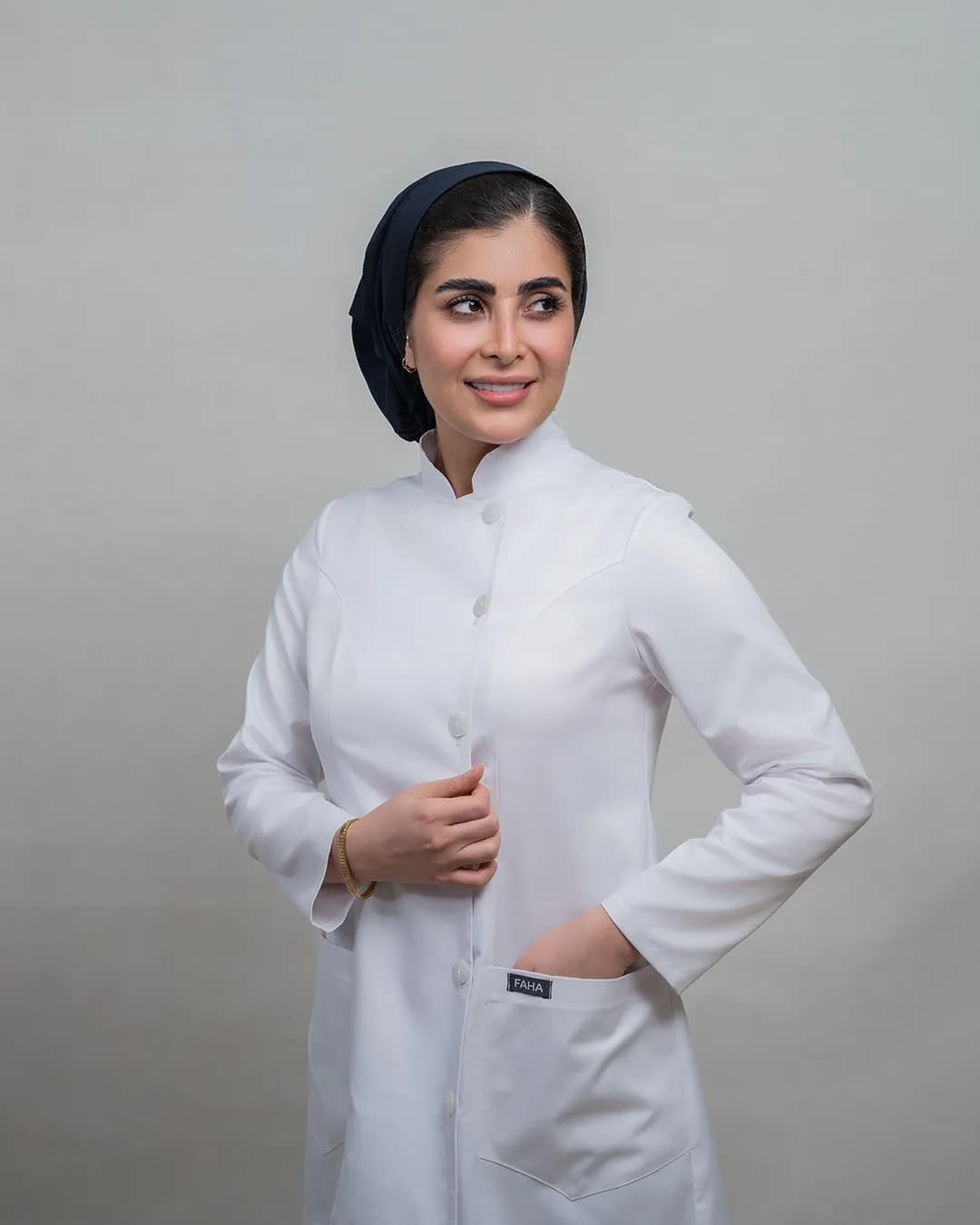 روپوش پزشکی سفید زنانه مدل اسکای — تصویر ۴