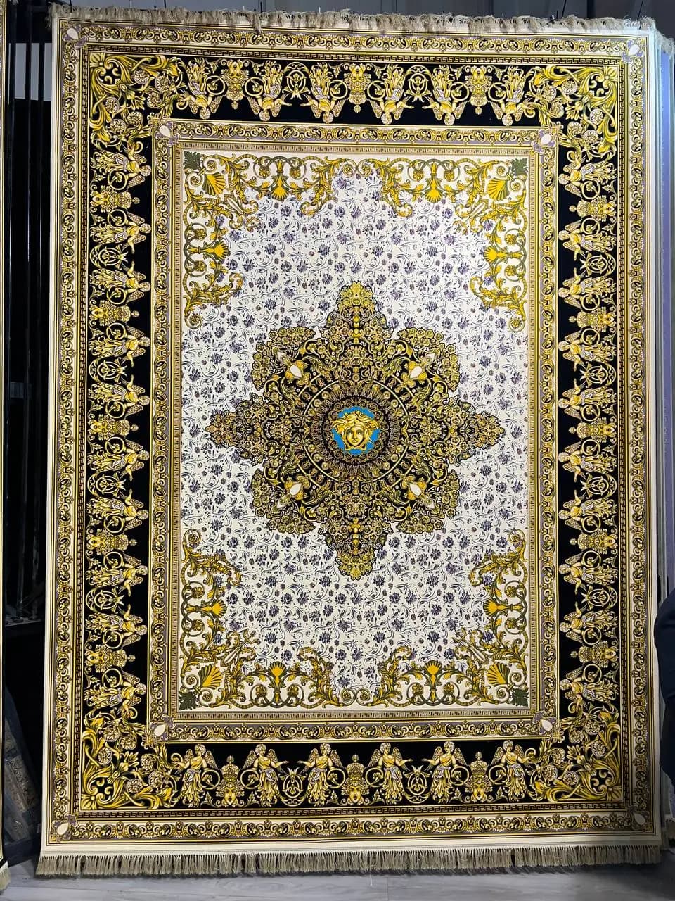 فرش ماشینی طرح ورساچه 1200 شانه + فیلم — تصویر ۴
