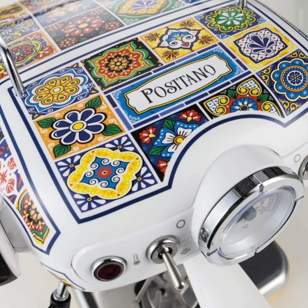 اسپرسو ساز برقی آریته ایتالیا مدل Ariete Positano 1389/1P | رنگ سفید با طرح سنتی کاشی مدیترانه‌ای | طراحی خاص و عملکرد کلاسیک موکا — تصویر ۴