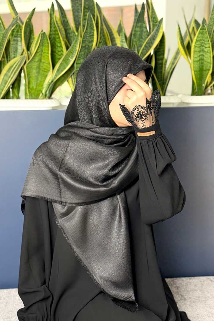روسری ژاکارد لمه مشکی تک رنگ طرح 12