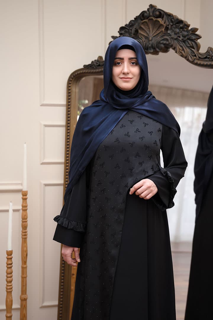 مانتو عبایی مشکی مجلسی مدل نگین — تصویر ۲