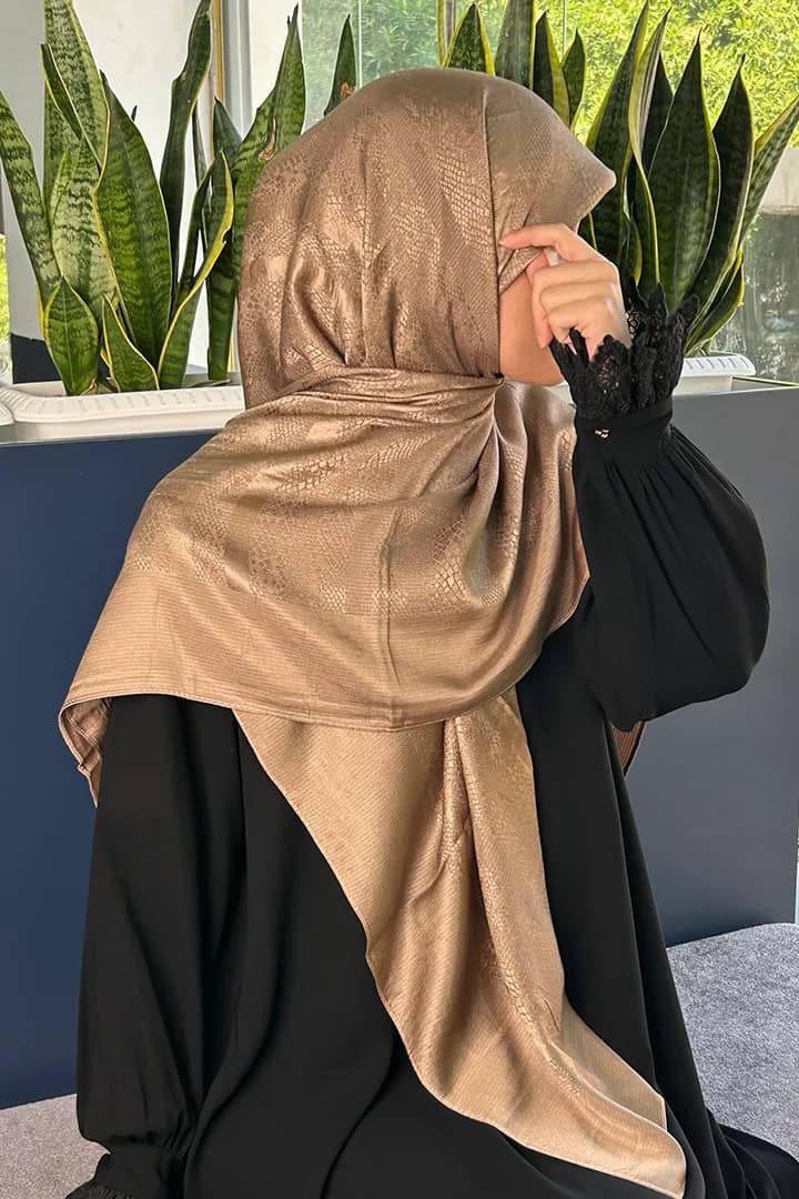 روسری ژاکارد قواره 140 طرح پوست ماری — تصویر ۴