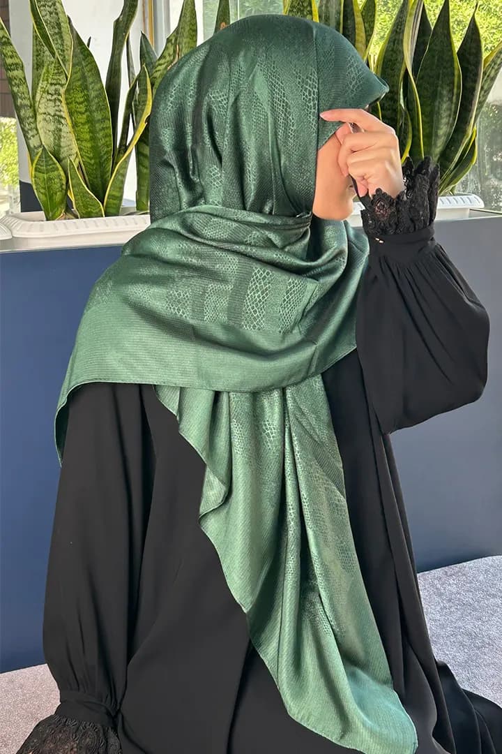 روسری ژاکارد قواره 140 طرح پوست ماری — تصویر ۳