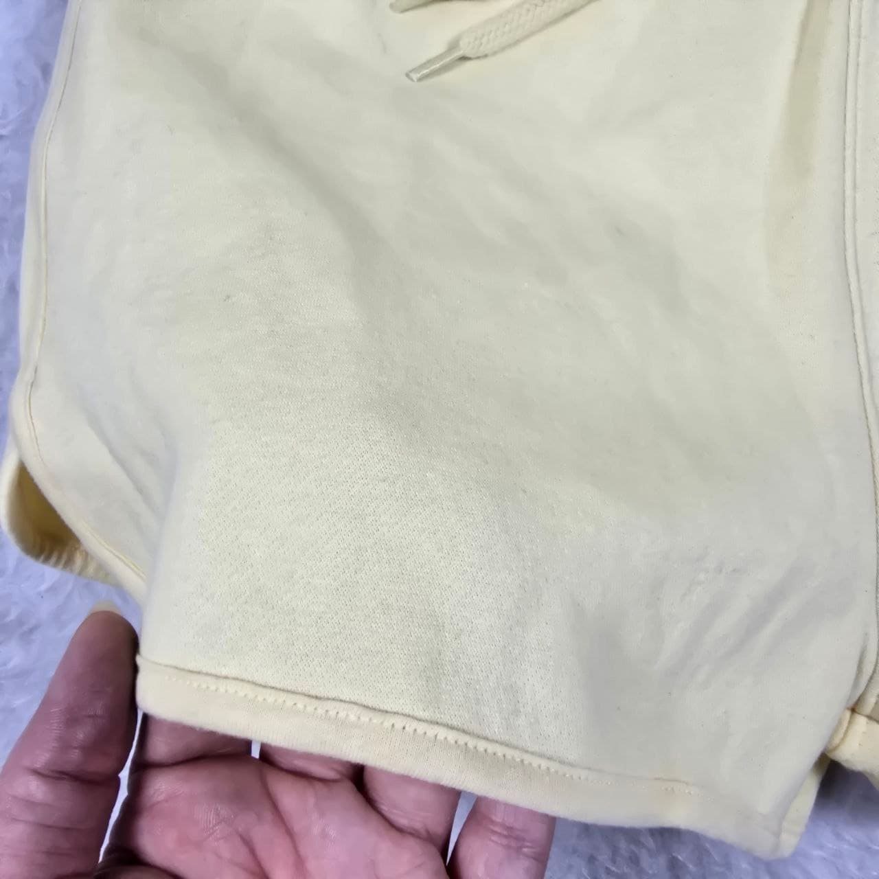 شورتک ورزشی تو کرکی زنانه برند umbro کد WE341 — تصویر ۵