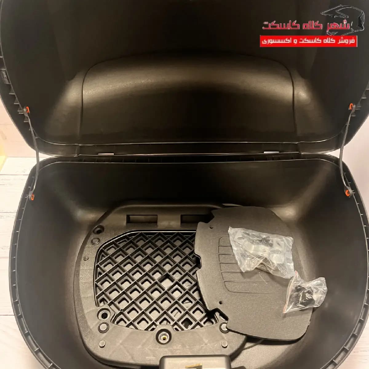 باکس موتور سیکلت بزرگ MA2 کدM65 همراه با پشتی تکیه گاه — تصویر ۲