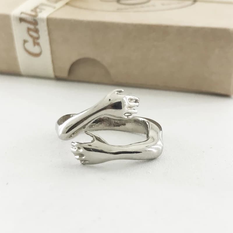 انگشتر زنانه گالری عزیزی طرح آغوش مدل 1541444 — تصویر ۲