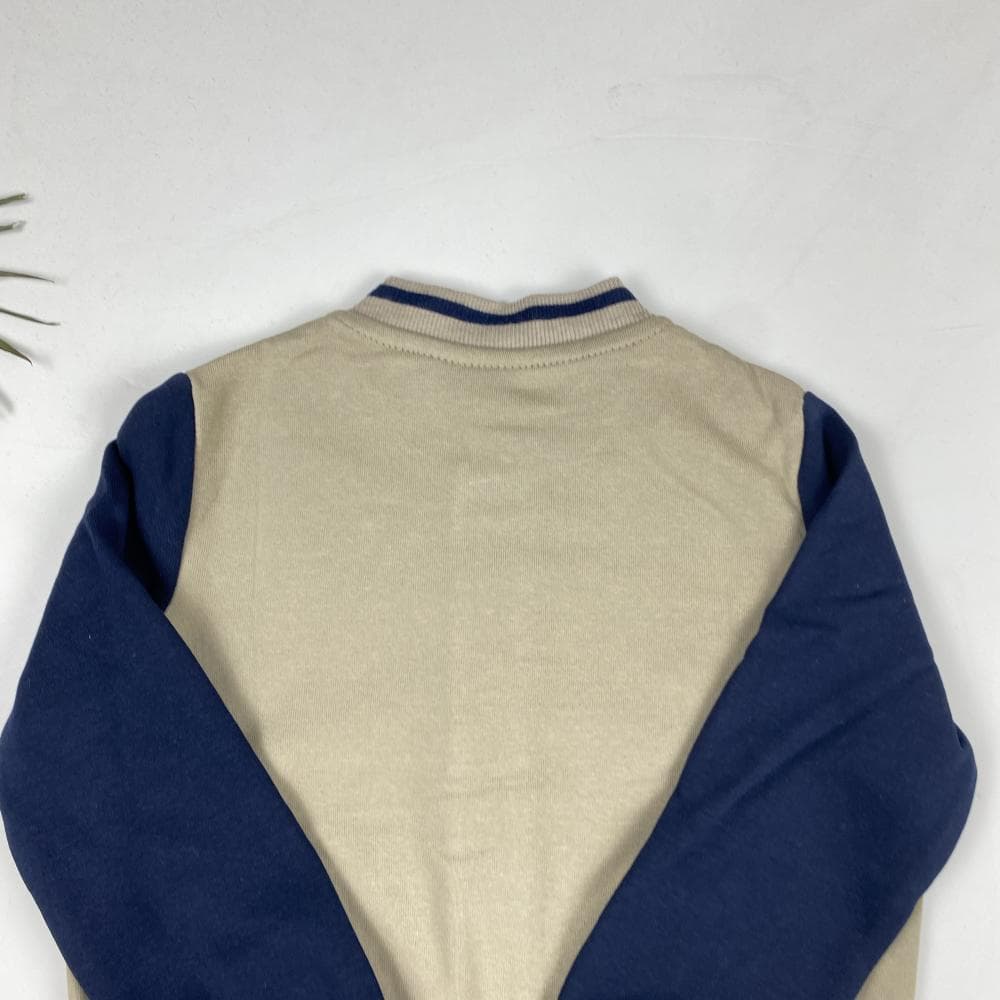 ژاکت بیسبالی پسرانه آستین بلند برند لوپیلو طرح نوشته دار تو کرک نسکافه ای رنگ — تصویر ۴