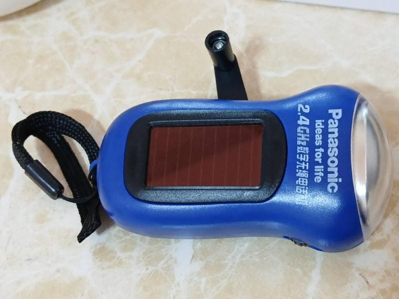چراغ قوه LED شارژردستی و خورشیدی PANASONIC — تصویر ۴